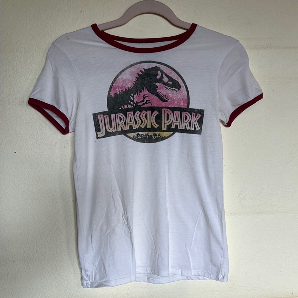 Vintage Jurassic Park 70s Style White and Red T-Shirt - XS
